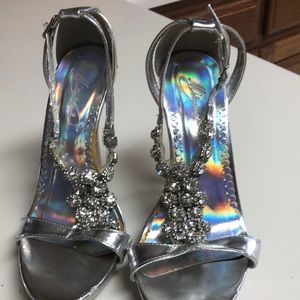 Michelangelo Starburst silver with rhinestones.Non slip pad on bottom of shoe.